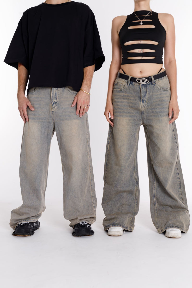 Baggy rusty jeans